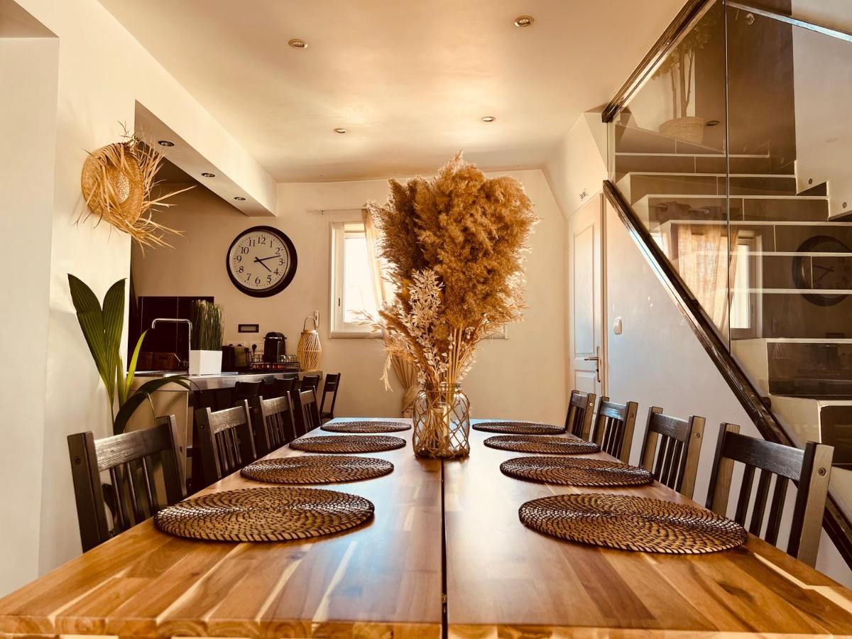 Maison De Village Ecusson - Logement Entier - 160M2 - 4Chambres - Centre Ville - Terrasse - Climatise Ним Екстериор снимка