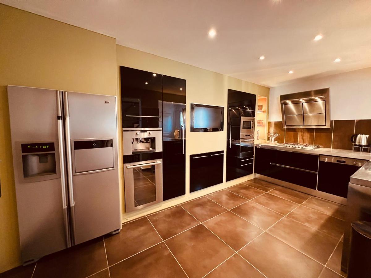 Maison De Village Ecusson - Logement Entier - 160M2 - 4Chambres - Centre Ville - Terrasse - Climatise Ним Екстериор снимка