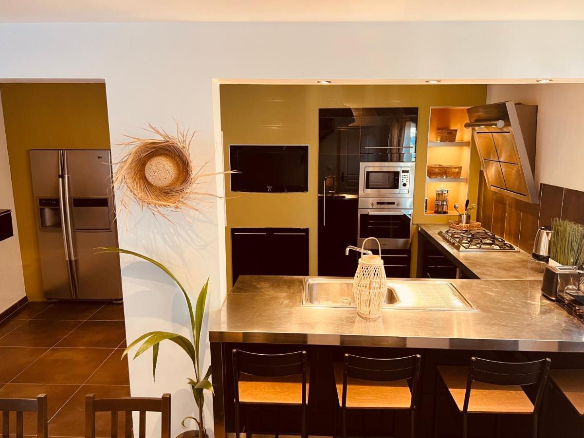 Maison De Village Ecusson - Logement Entier - 160M2 - 4Chambres - Centre Ville - Terrasse - Climatise Ним Екстериор снимка